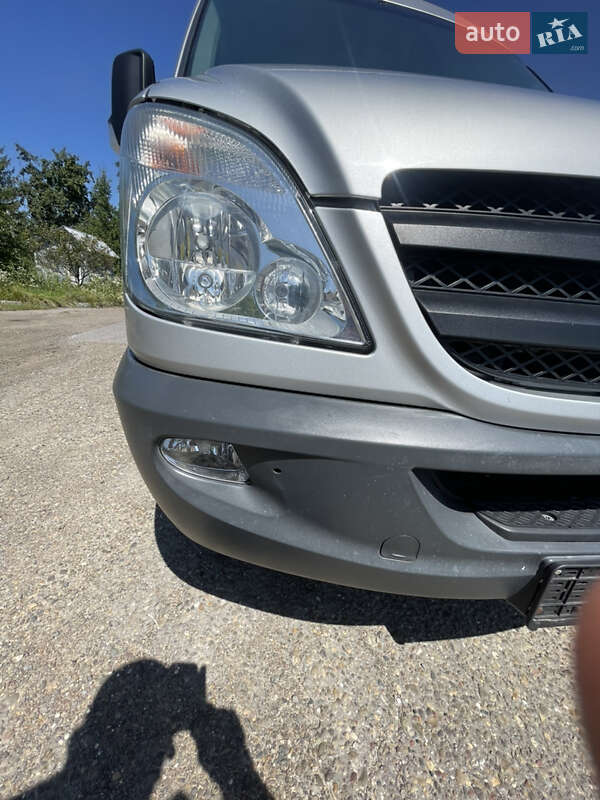 Грузовой фургон Mercedes-Benz Sprinter 2012 в Черновцах