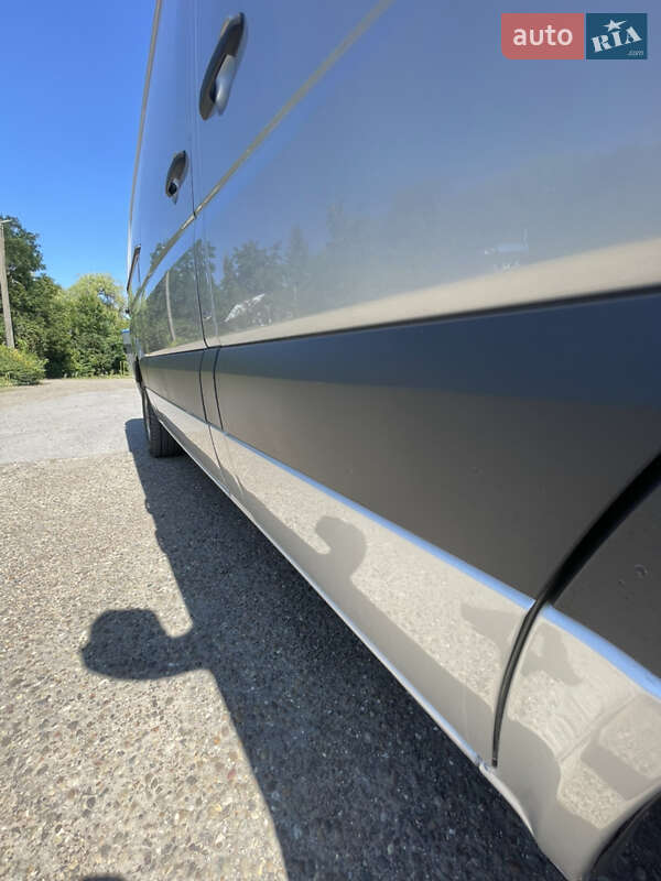 Грузовой фургон Mercedes-Benz Sprinter 2012 в Черновцах