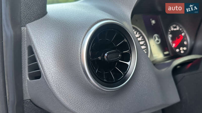 Вантажний фургон Mercedes-Benz Sprinter 2023 в Сваляві