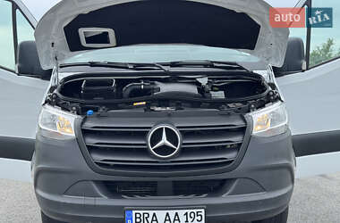 Грузовой фургон Mercedes-Benz Sprinter 2022 в 