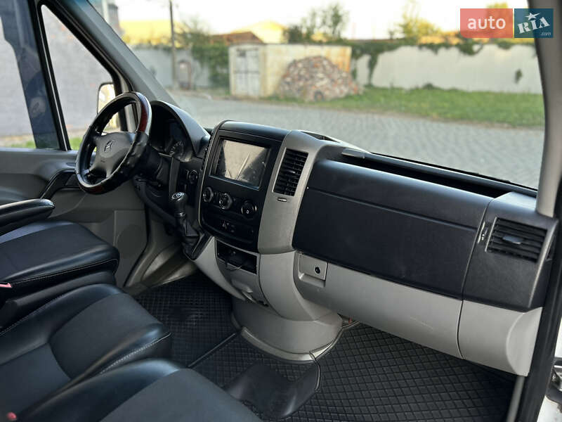 Вантажопасажирський фургон Mercedes-Benz Sprinter 2015 в Івано-Франківську