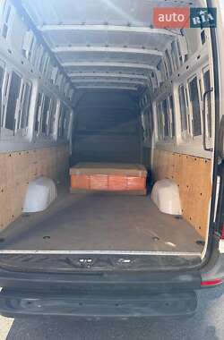 Грузовой фургон Mercedes-Benz Sprinter 2023 в 