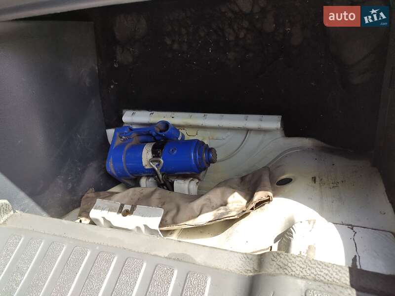 Грузовой фургон Mercedes-Benz Sprinter 2004 в Ровно