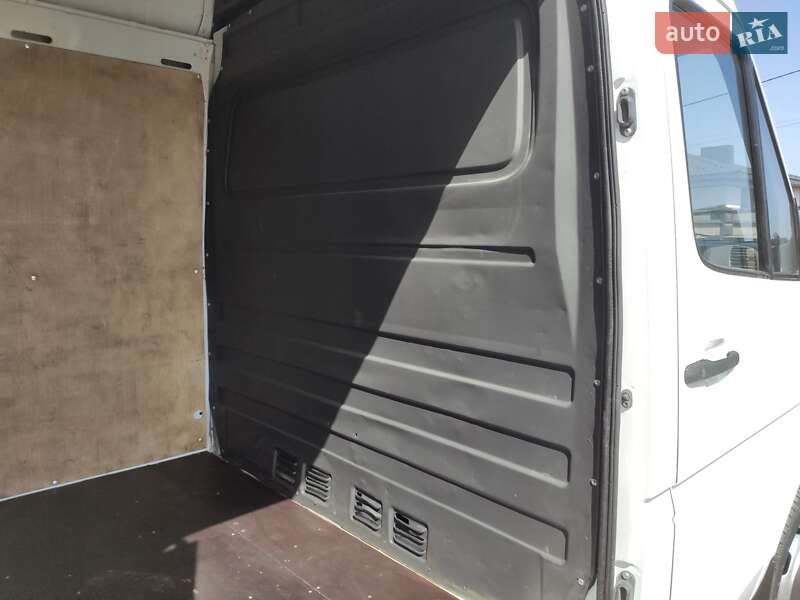 Грузовой фургон Mercedes-Benz Sprinter 2004 в Ровно