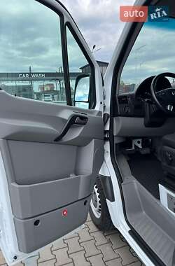 Грузовой фургон Mercedes-Benz Sprinter 2017 в 