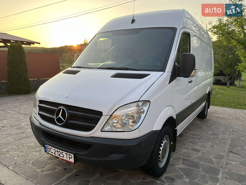 Грузовой фургон Mercedes-Benz Sprinter 2013 в 