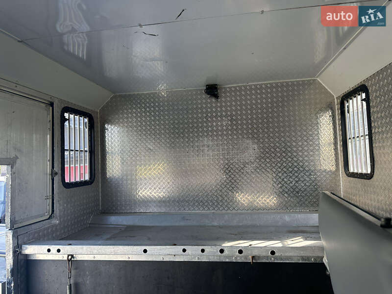 Для перевезення тварин Mercedes-Benz Sprinter 2002 в Бориславі