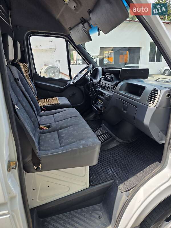 Вантажний фургон Mercedes-Benz Sprinter 2004 в Чернівцях