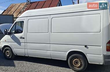 Грузовой фургон Mercedes-Benz Sprinter 2000 в 