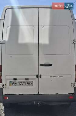 Грузовой фургон Mercedes-Benz Sprinter 2000 в 
