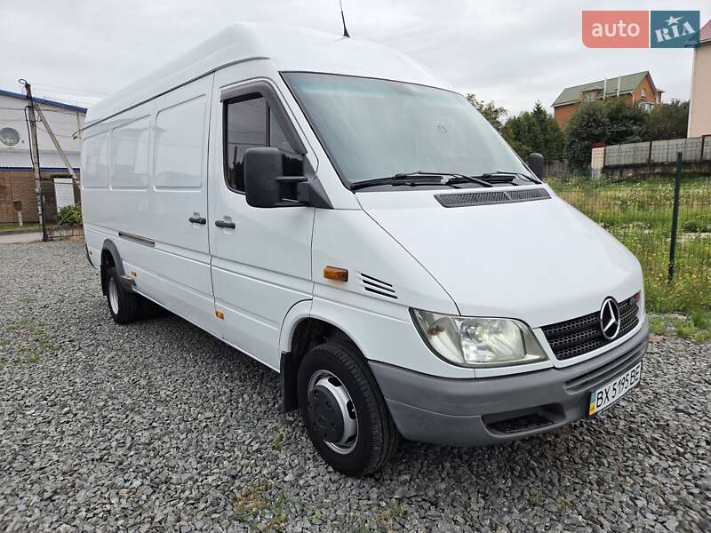 Грузовой фургон Mercedes-Benz Sprinter 2005 в 