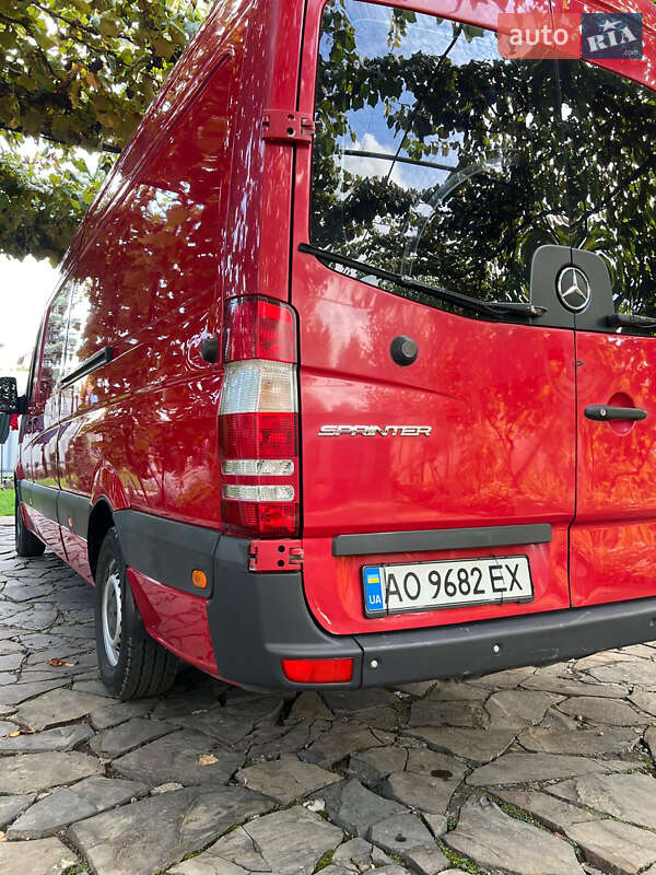 Грузовой фургон Mercedes-Benz Sprinter 2016 в Ужгороде