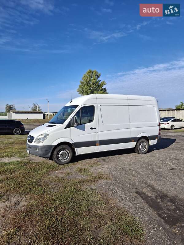 Грузовой фургон Mercedes-Benz Sprinter 2013 в 