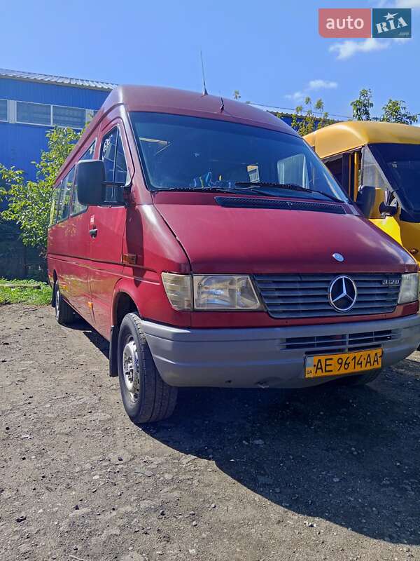 Городской автобус Mercedes-Benz Sprinter 2000 в Кривом Роге