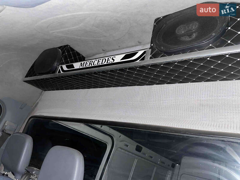 Грузовой фургон Mercedes-Benz Sprinter 2001 в Ярмолинцах