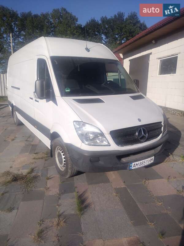 Грузовой фургон Mercedes-Benz Sprinter 2010 в 