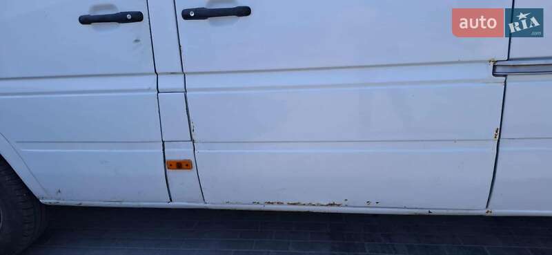 Грузовой фургон Mercedes-Benz Sprinter 1998 в Львове