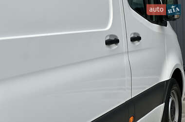 Грузовой фургон Mercedes-Benz Sprinter 2021 в 