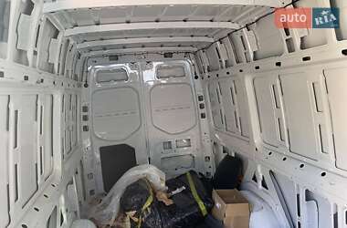 Грузопассажирский фургон Mercedes-Benz Sprinter 2023 в 