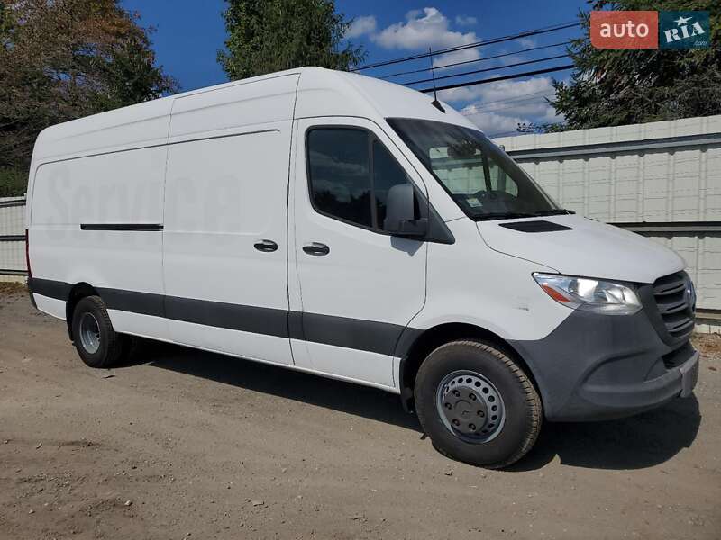 Грузовой фургон Mercedes-Benz Sprinter 2019 в 