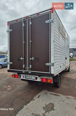 Грузовой фургон Mercedes-Benz Sprinter 2000 в 