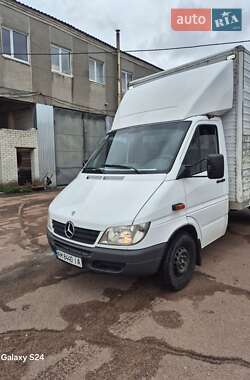 Грузовой фургон Mercedes-Benz Sprinter 2000 в 