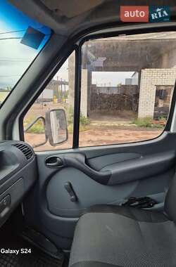 Грузовой фургон Mercedes-Benz Sprinter 2000 в 