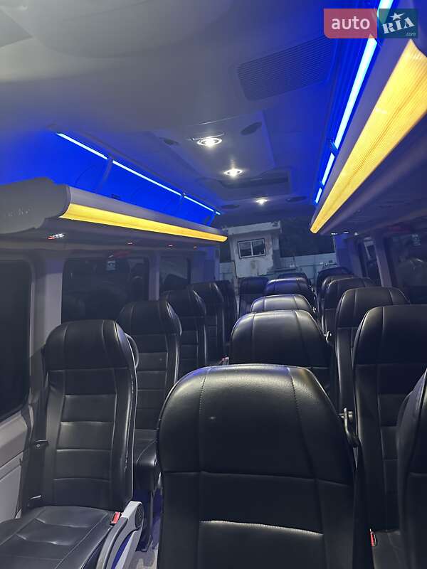 Туристический / Междугородний автобус Mercedes-Benz Sprinter 2015 в Ровно