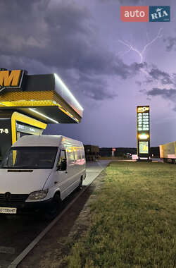 Грузовой фургон Mercedes-Benz Sprinter 2000 в 