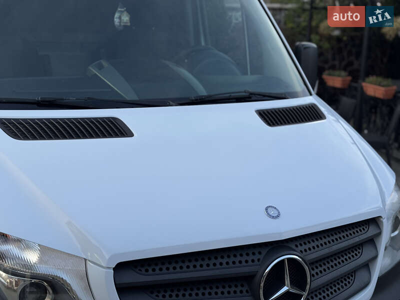 Вантажний фургон Mercedes-Benz Sprinter 2015 в Іршаві