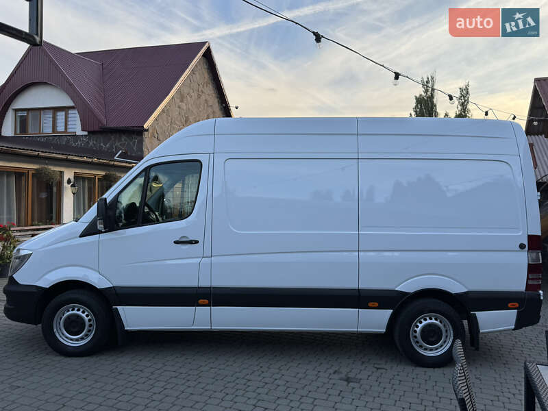 Вантажний фургон Mercedes-Benz Sprinter 2015 в Іршаві