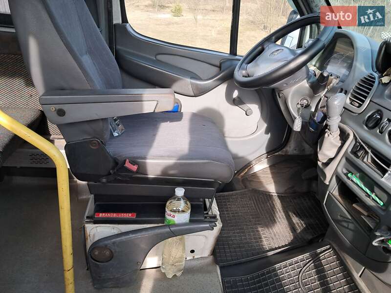 Приміський автобус Mercedes-Benz Sprinter 2001 в Борисполі
