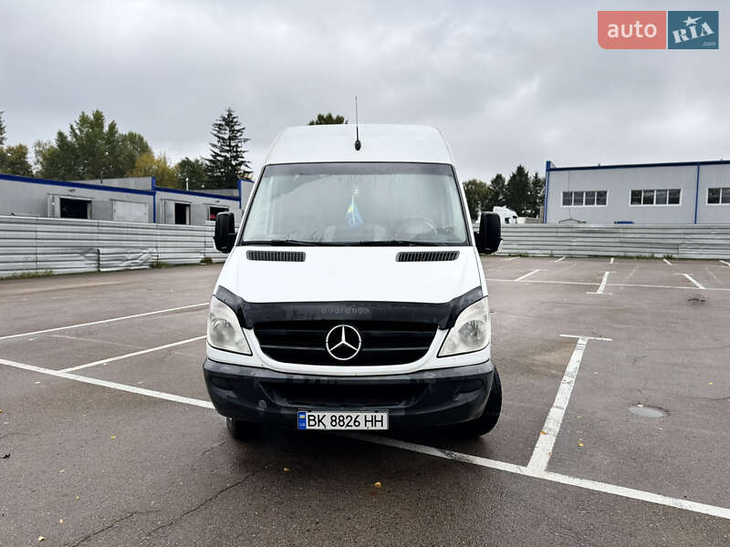 Грузовой фургон Mercedes-Benz Sprinter 2011 в Ровно