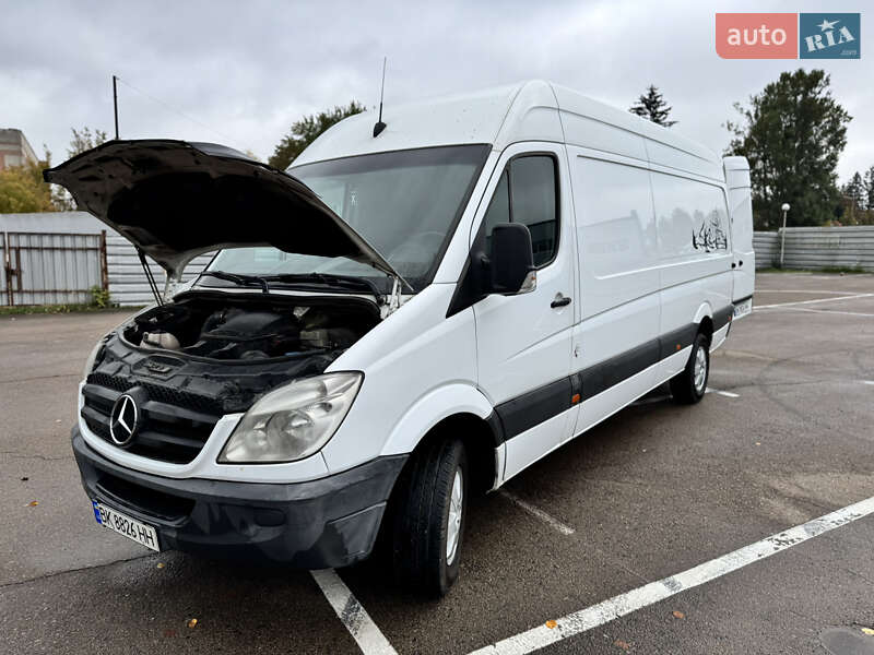 Грузовой фургон Mercedes-Benz Sprinter 2011 в Ровно