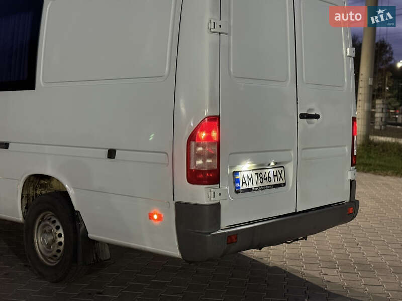 Вантажопасажирський фургон Mercedes-Benz Sprinter 2005 в Звягелі