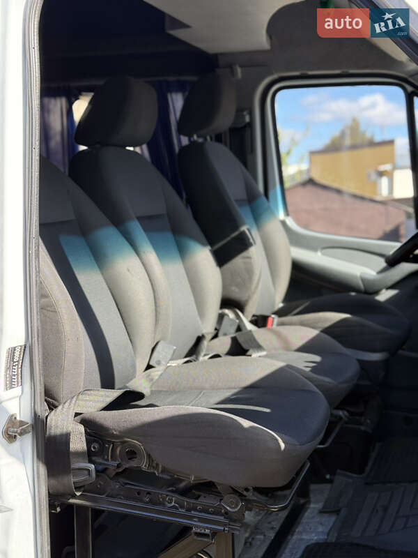 Вантажопасажирський фургон Mercedes-Benz Sprinter 2005 в Звягелі