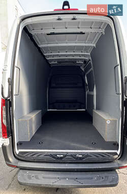 Грузовой фургон Mercedes-Benz Sprinter 2021 в 