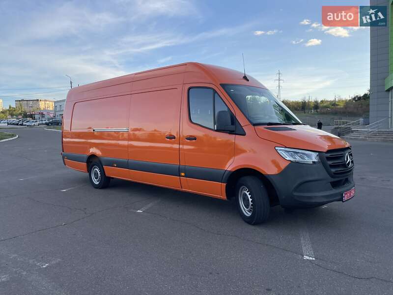Грузовой фургон Mercedes-Benz Sprinter 2021 в 