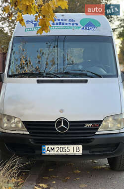 Грузовой фургон Mercedes-Benz Sprinter 2001 в Коростене