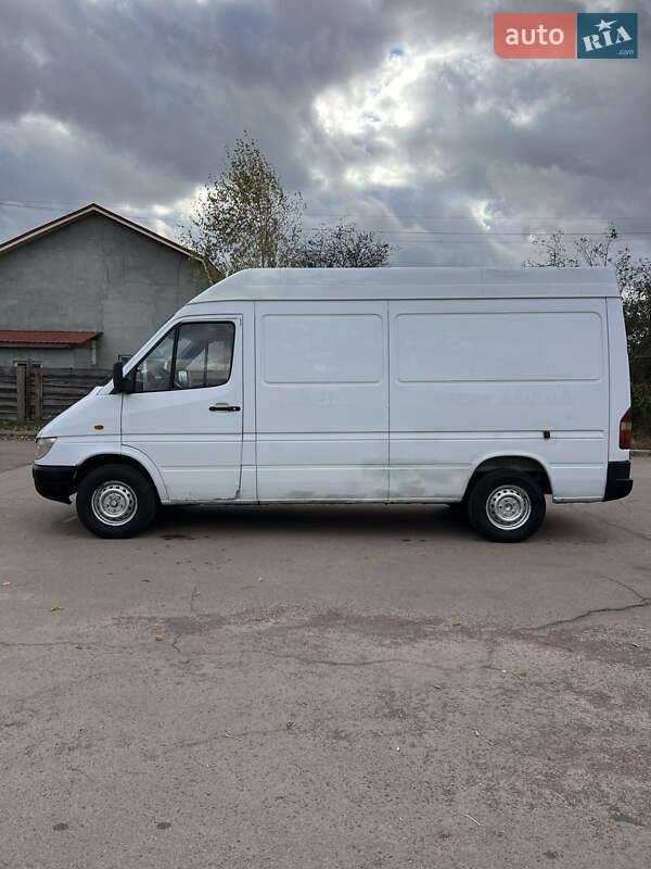 Грузовой фургон Mercedes-Benz Sprinter 2001 в Коростене