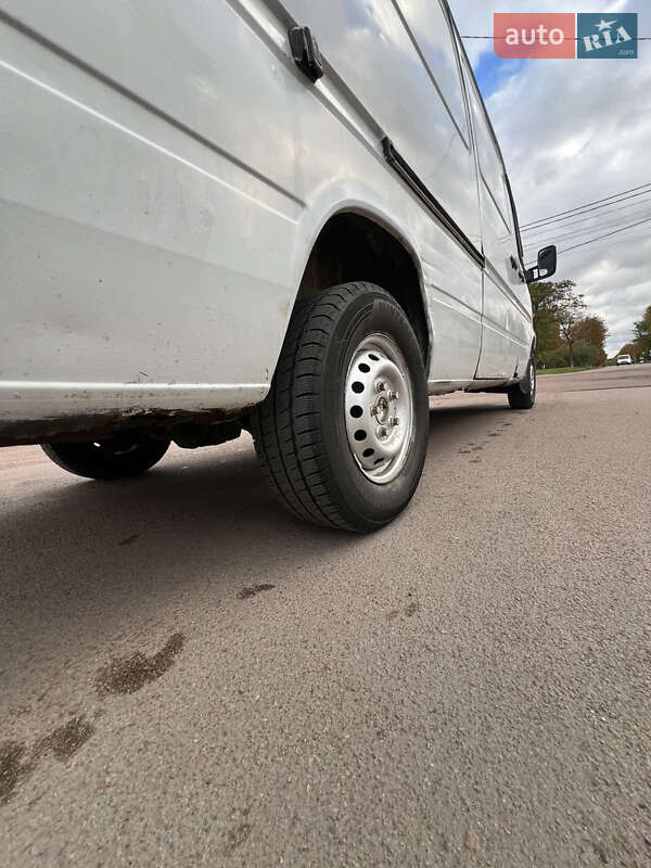 Грузовой фургон Mercedes-Benz Sprinter 2001 в Коростене