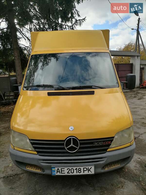 Грузовой фургон Mercedes-Benz Sprinter 2001 в Жашкове