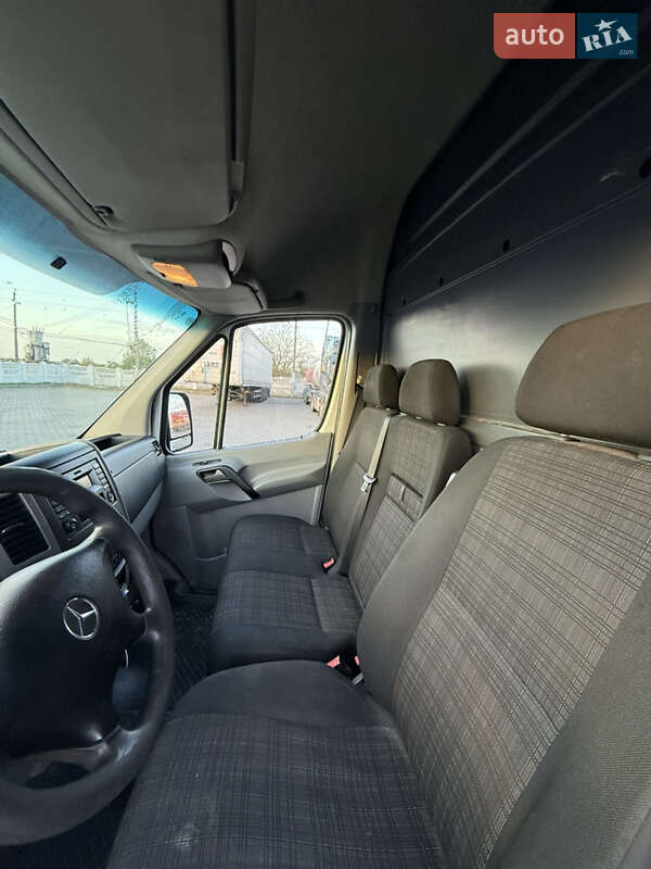 Вантажний фургон Mercedes-Benz Sprinter 2014 в Чернівцях фото 8 Вантажний фургон Mercedes-Benz Sprinter 2014 в Чернівцях