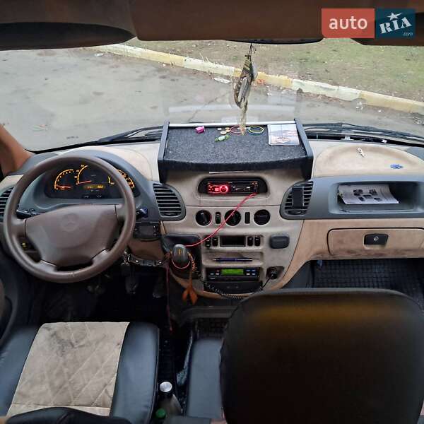 Приміський автобус Mercedes-Benz Sprinter 2001 в Бучі