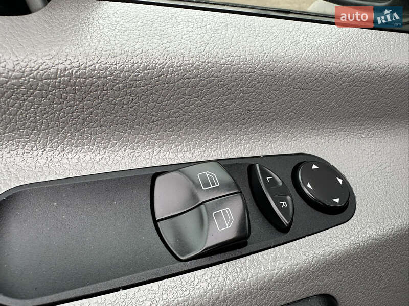 Вантажний фургон Mercedes-Benz Sprinter 2016 в Бердичеві фото 25 Вантажний фургон Mercedes-Benz Sprinter 2016 в Бердичеві