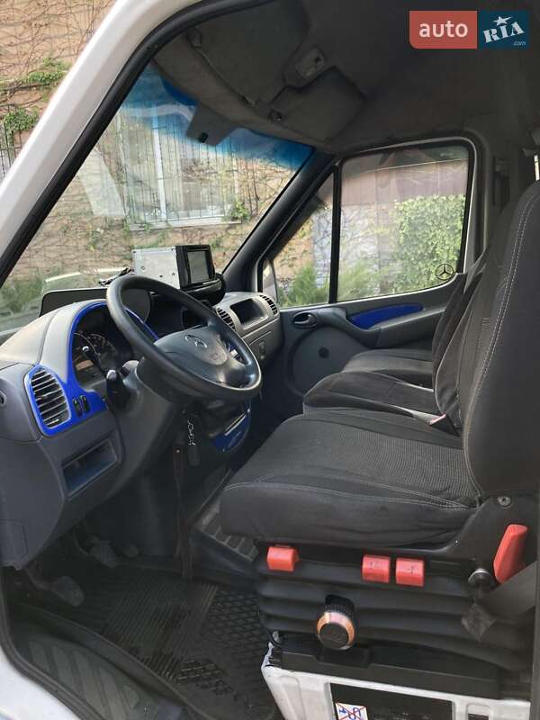 Вантажний фургон Mercedes-Benz Sprinter 2003 в Миколаєві фото 6 Вантажний фургон Mercedes-Benz Sprinter 2003 в Миколаєві