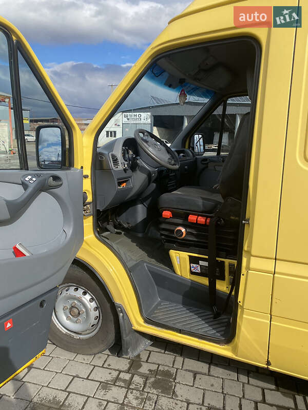 Вантажний фургон Mercedes-Benz Sprinter 2003 в Мукачевому