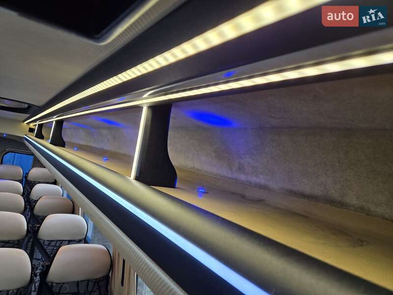 Туристичний / Міжміський автобус Mercedes-Benz Sprinter 2015 в Чернівцях