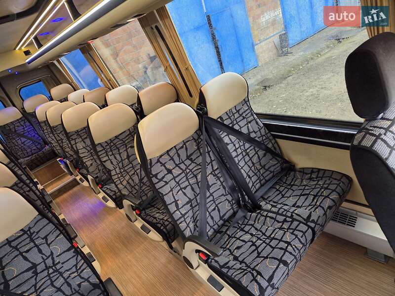 Туристичний / Міжміський автобус Mercedes-Benz Sprinter 2015 в Чернівцях