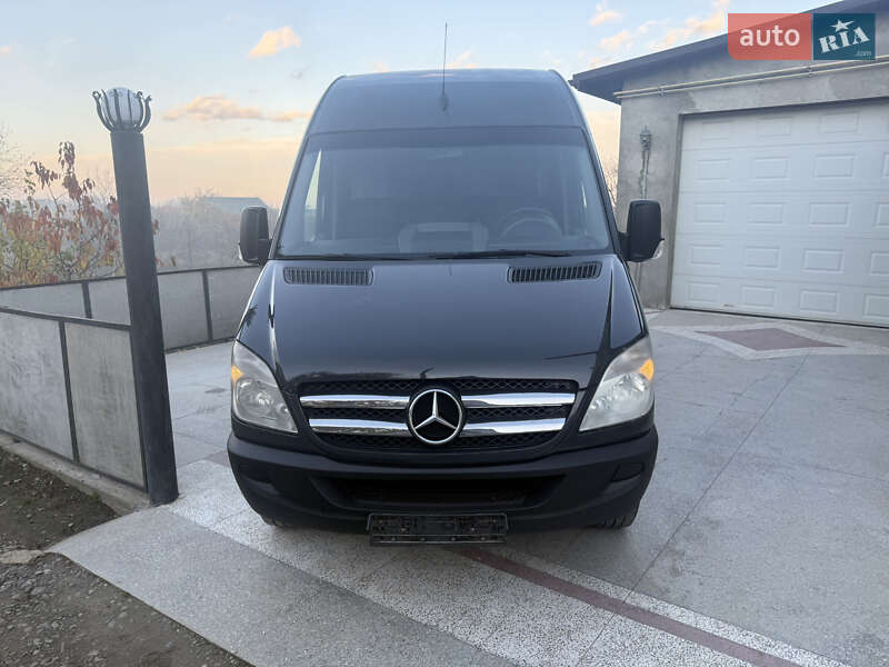 Вантажний фургон Mercedes-Benz Sprinter 2011 в Чернівцях фото 2 Вантажний фургон Mercedes-Benz Sprinter 2011 в Чернівцях